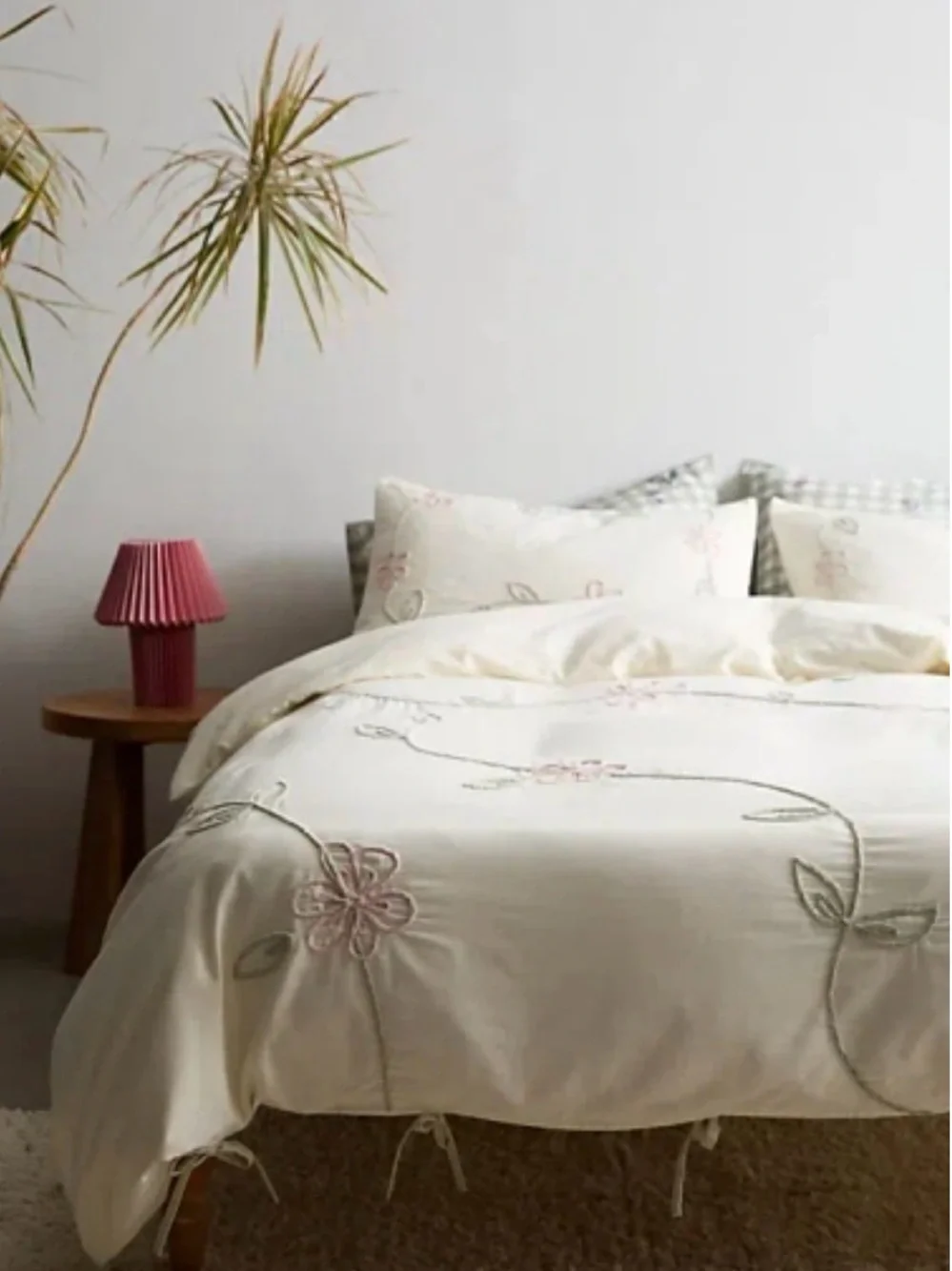 ⭐️NWT Urban Outfitters Falling Vines Embroidered Duvet Cover, King